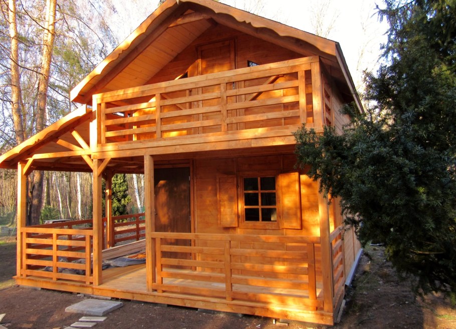 Бытовка с террасой на крыше