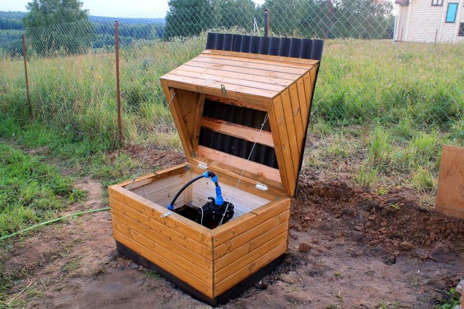 Декоративный колодец на даче