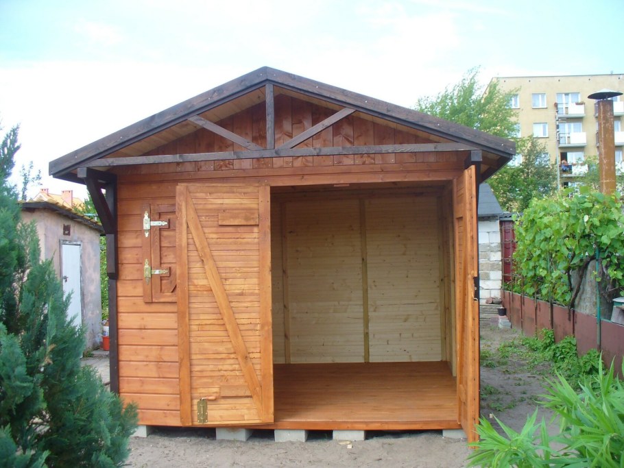 Хозблок с дровником и навесом