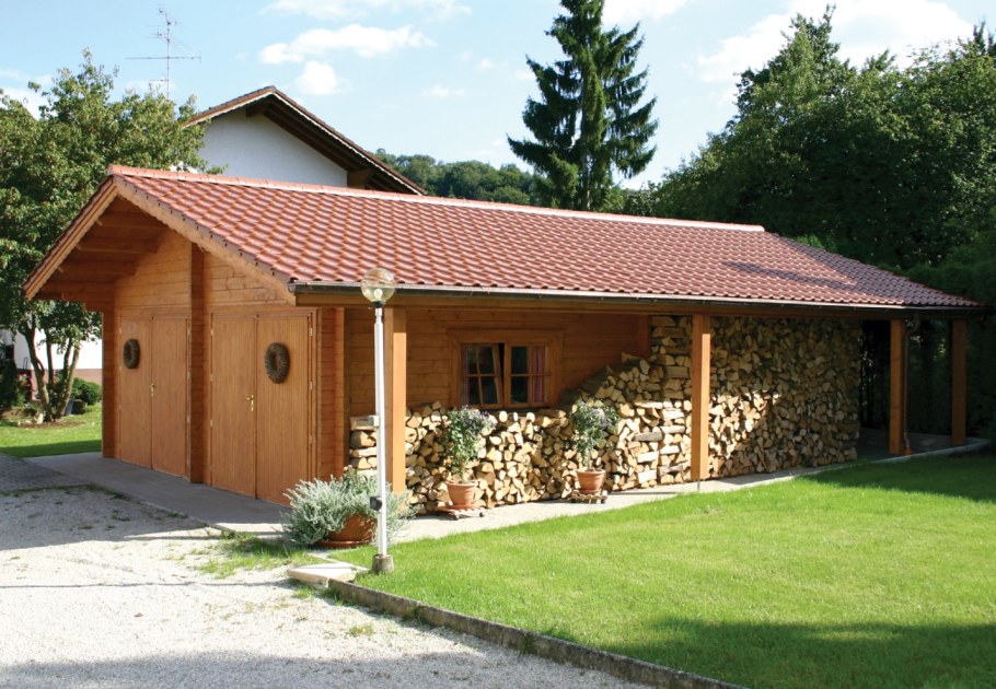 Гараж с беседкой под одной крышей