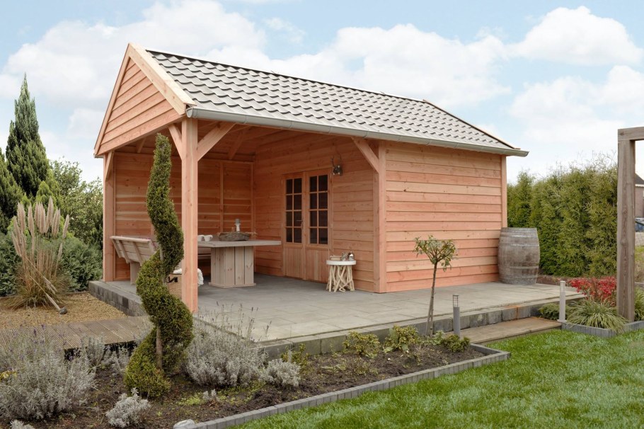 Угловая беседка с хозблоком