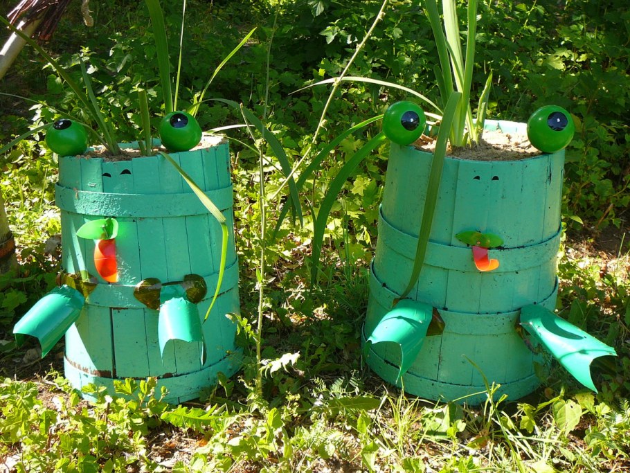 Качели из старого стула