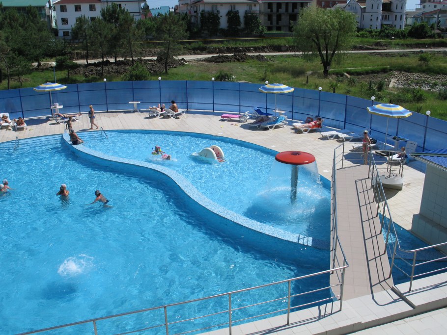 Открытый бассейн в Ташкенте