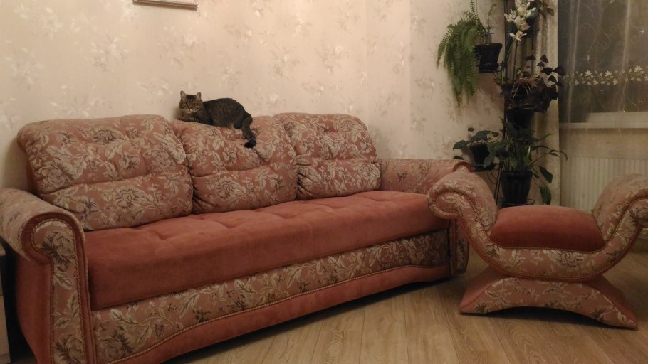 Диван модный ЮВАЮ