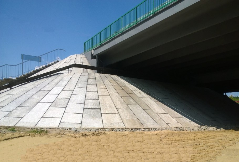 Лоток водоотводный мостовой