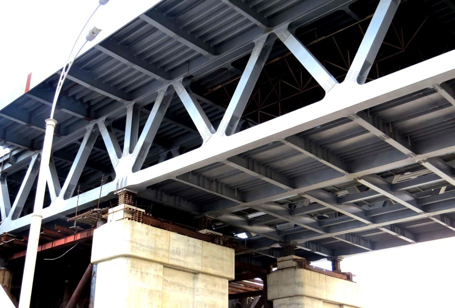 Балочное пролетное строение моста