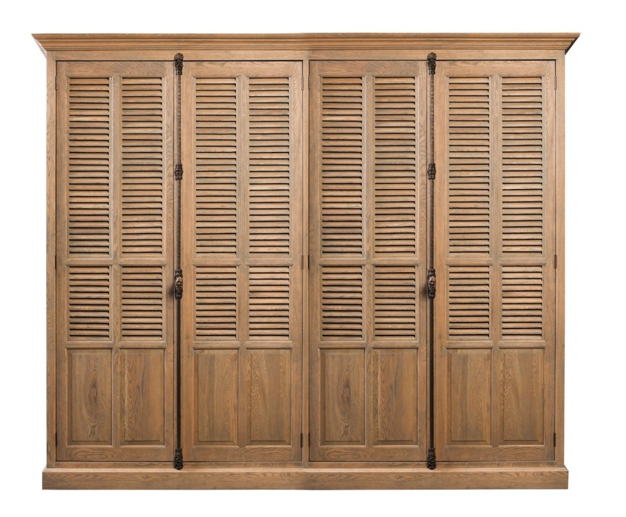 Деревянный шкафчик