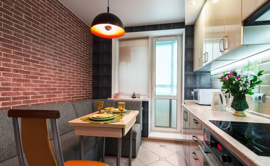 Обеденная зона с диваном