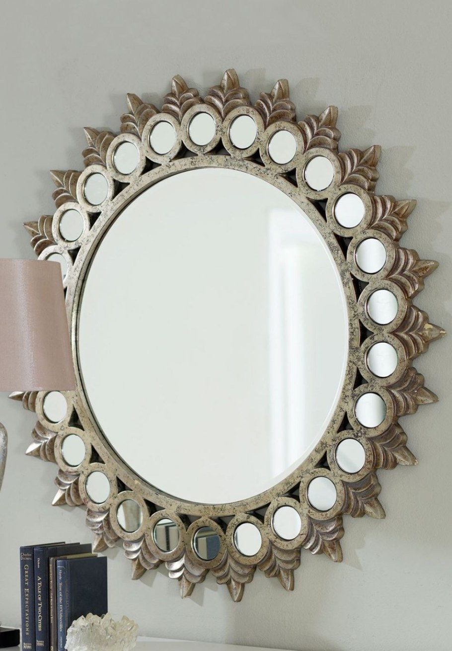 Комната с зеркалами арт