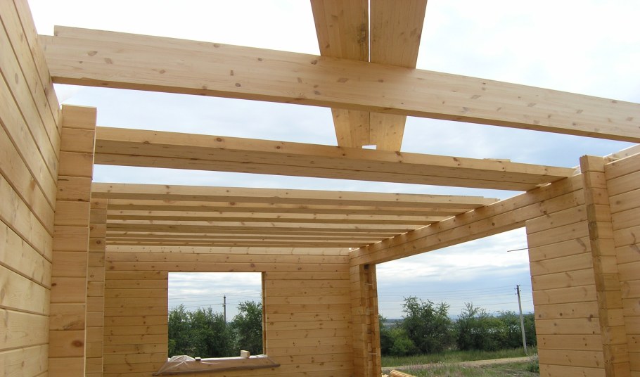 Деревянные балки в строительстве