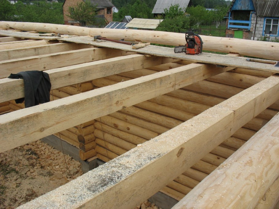 Деревянная балка перекрытия 100х200