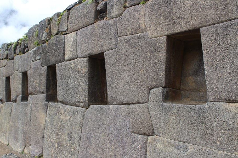 Мачу Пикчу мегалиты