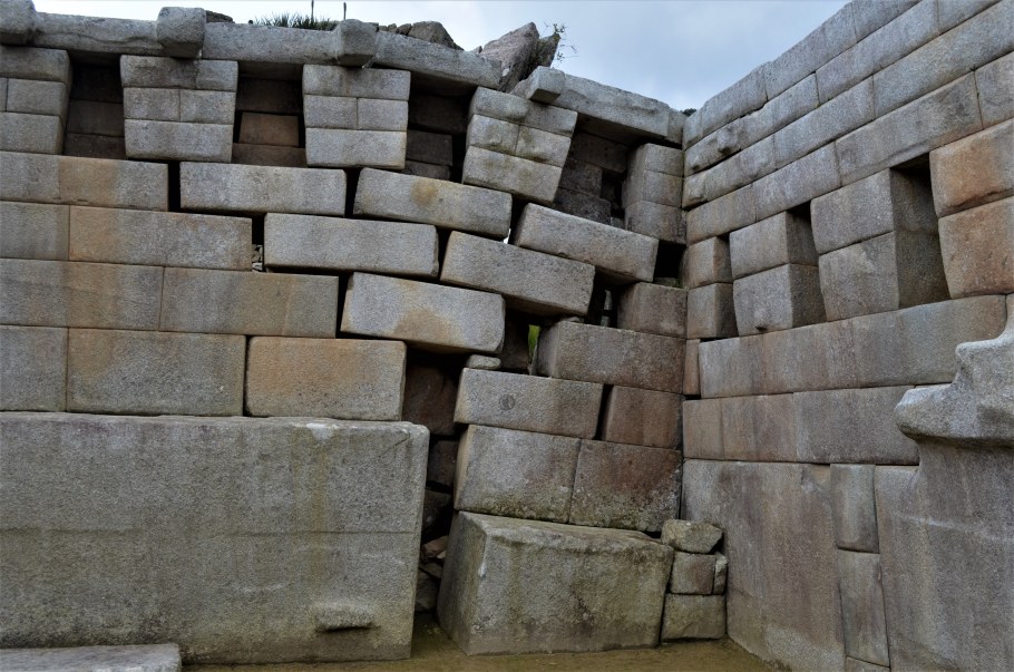 Полигональная кладка Петропавловской крепости