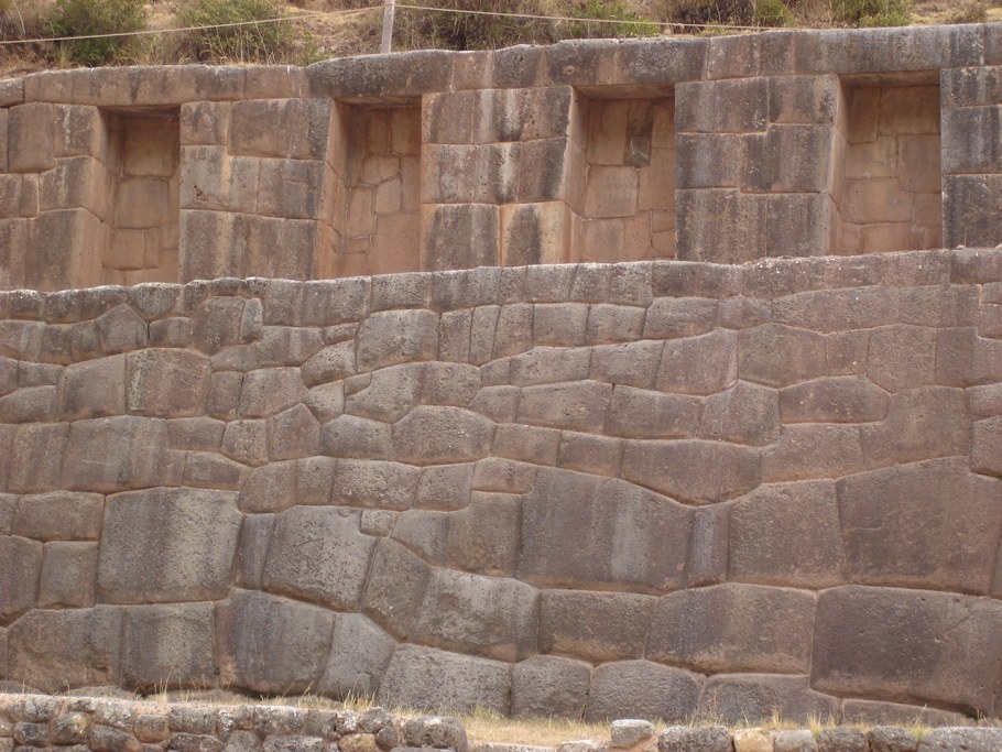Полигональная кладка Перу Саксайуаман