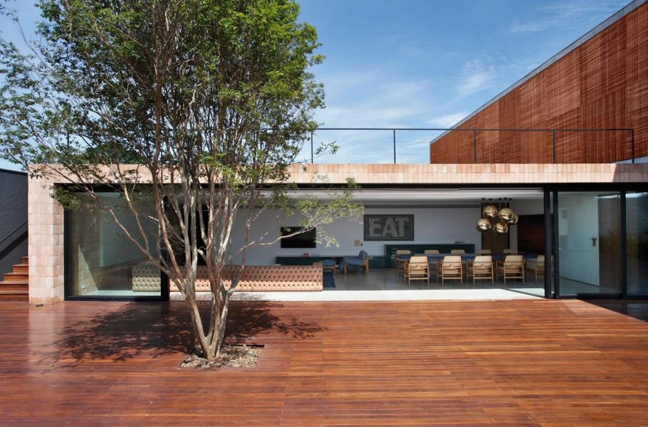 Современный г образный дом