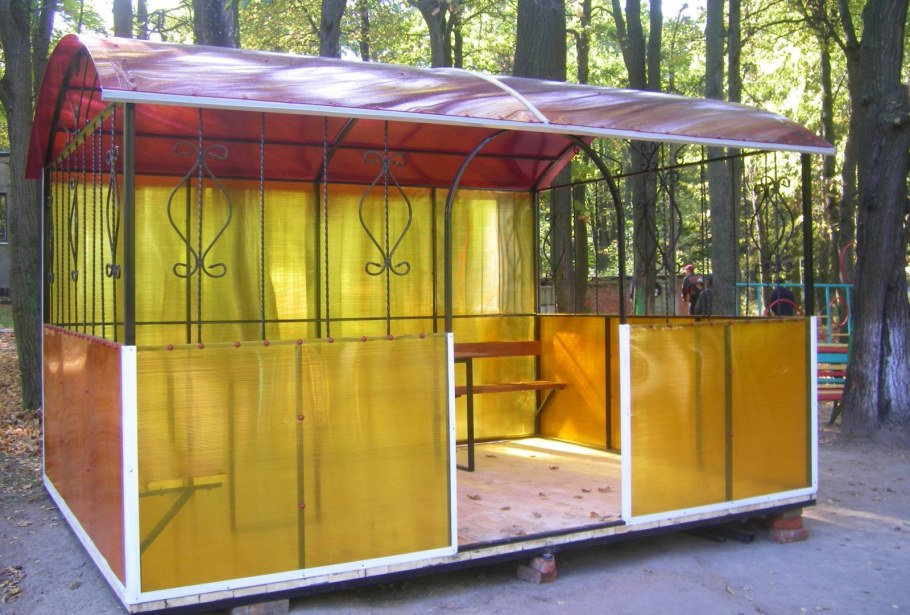 Беседка обшитая поликарбонатом