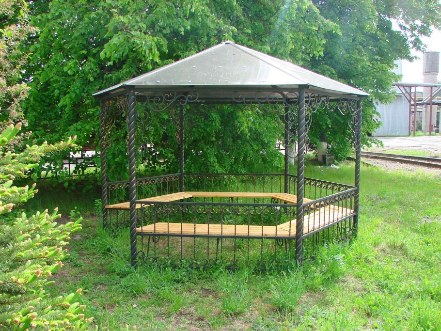Беседка из труб