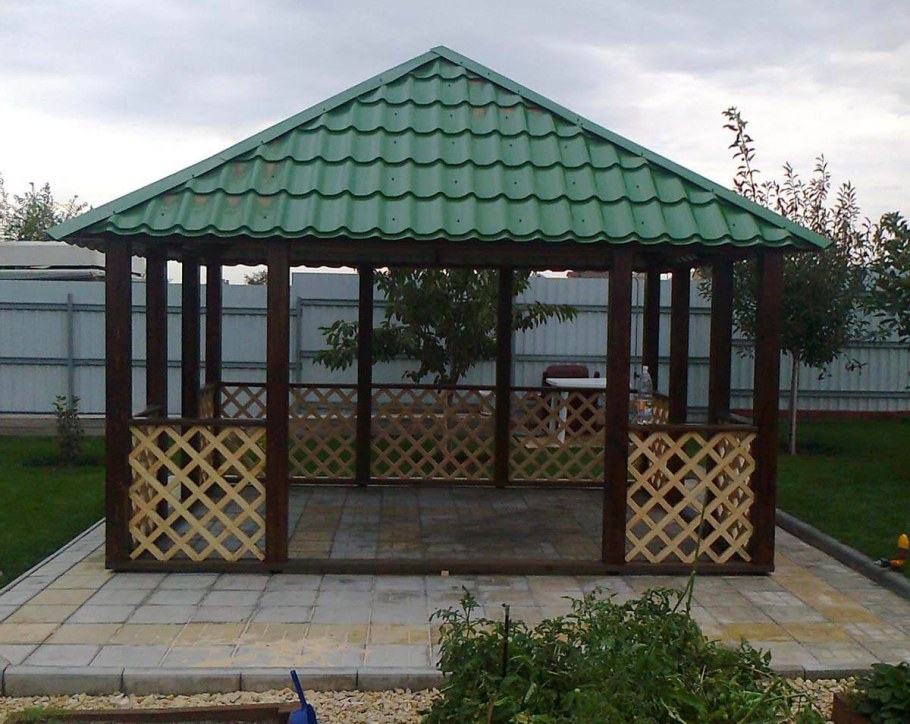 Беседка из металлического профиля