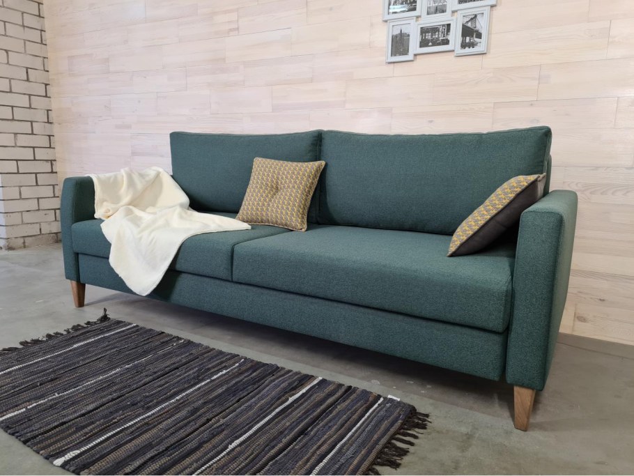 Диван изумрудного цвета