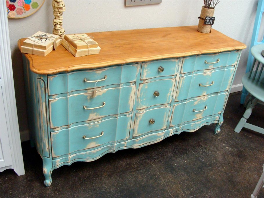 Покрасить старую мебель