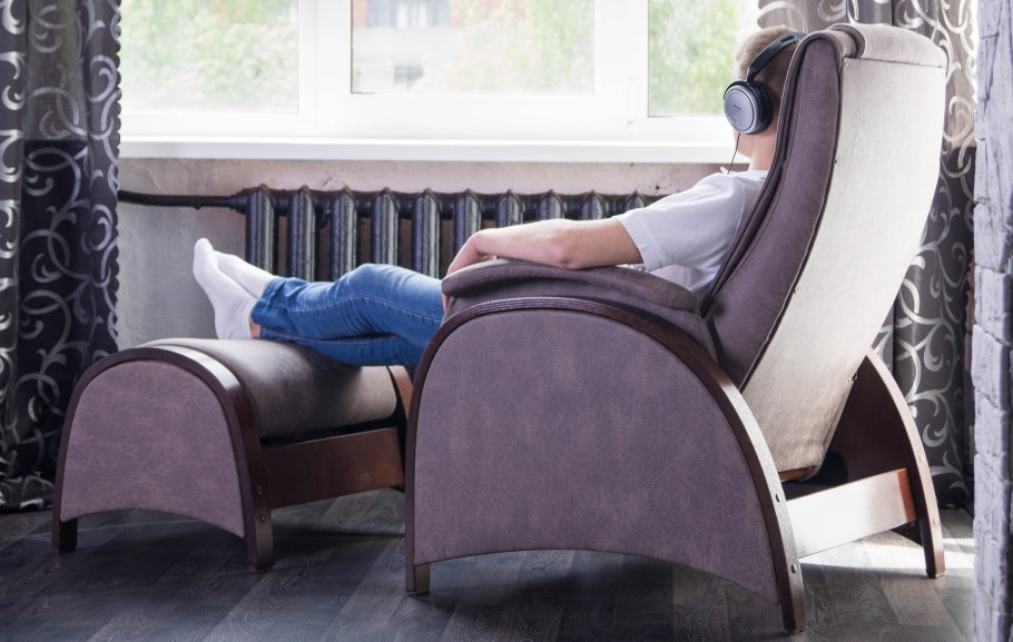 Кресло подвижное с подвижным пуфиком