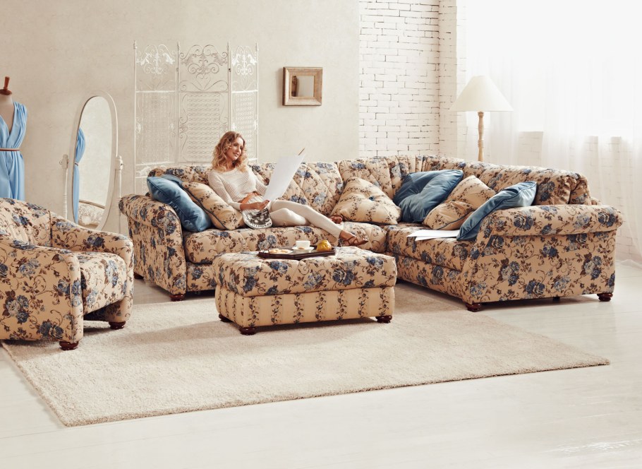 Диван с рисунком огурцы