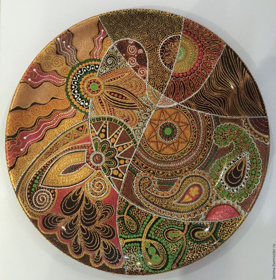 Декоративные тарелки в интерьере