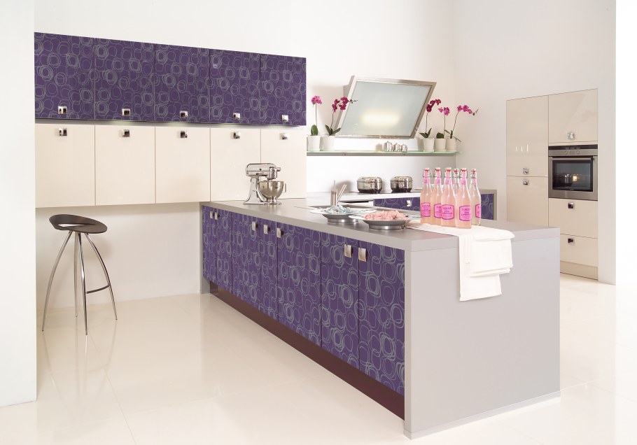 Обклеить старый холодильник