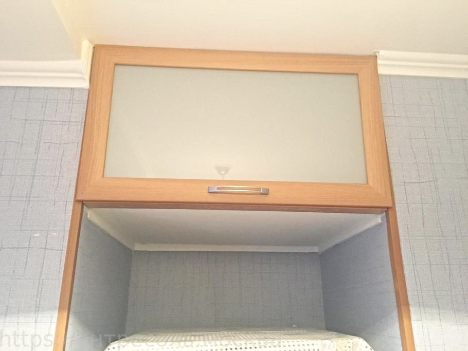 Кухня с антресолью