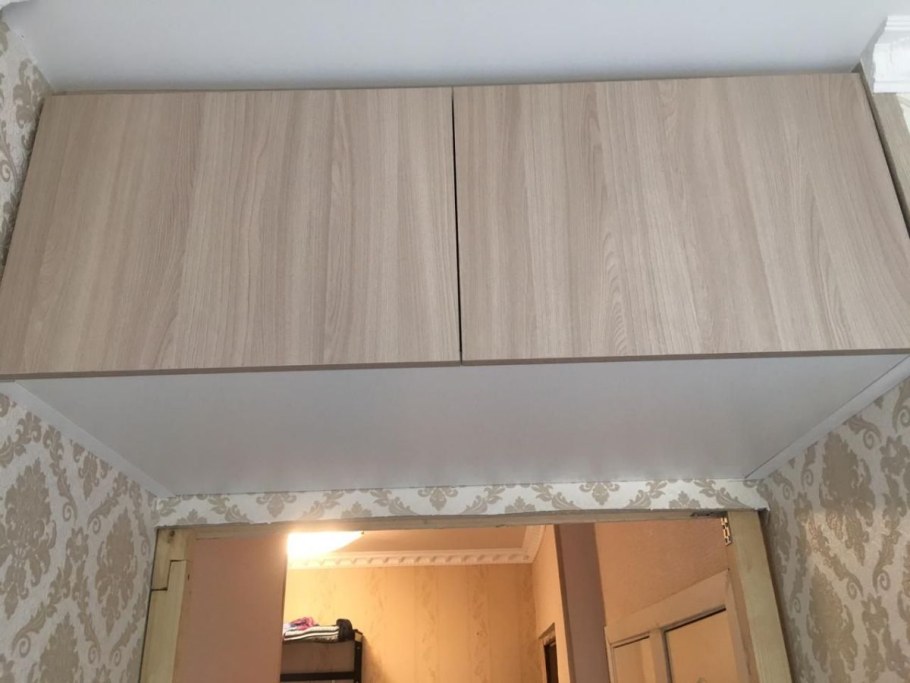 Прихожая с антресолью