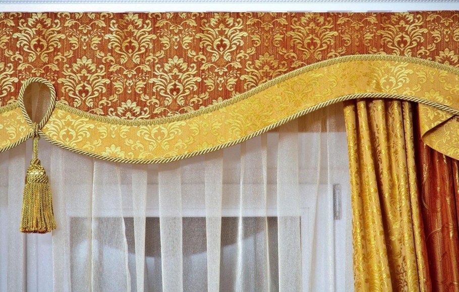 Жесткий ламбрекен для штор