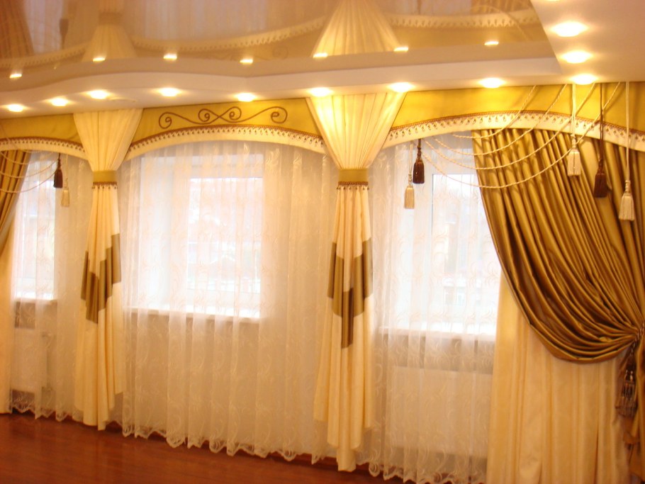 Шторы с жестким ламбрекеном в спальню