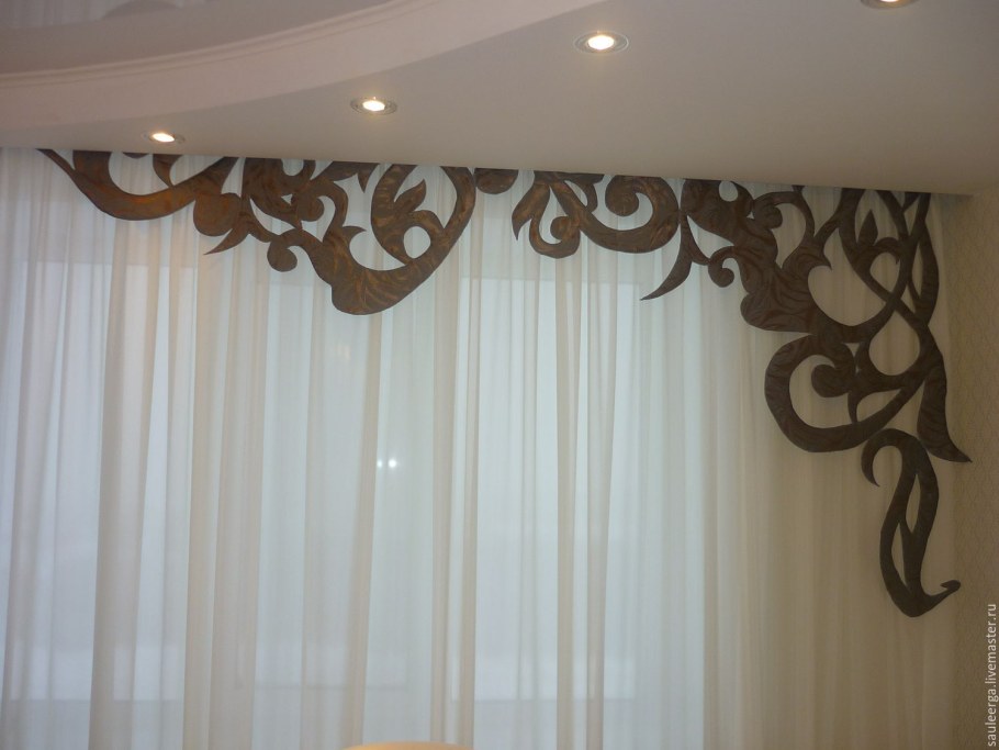 Жесткий ламбрекен в спальню