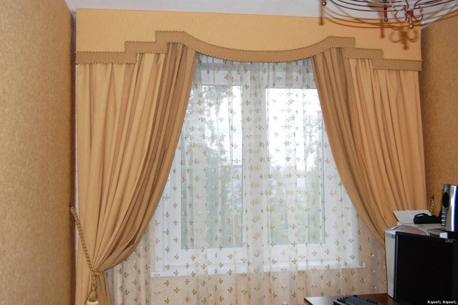 Фигурный жесткий ламбрекен