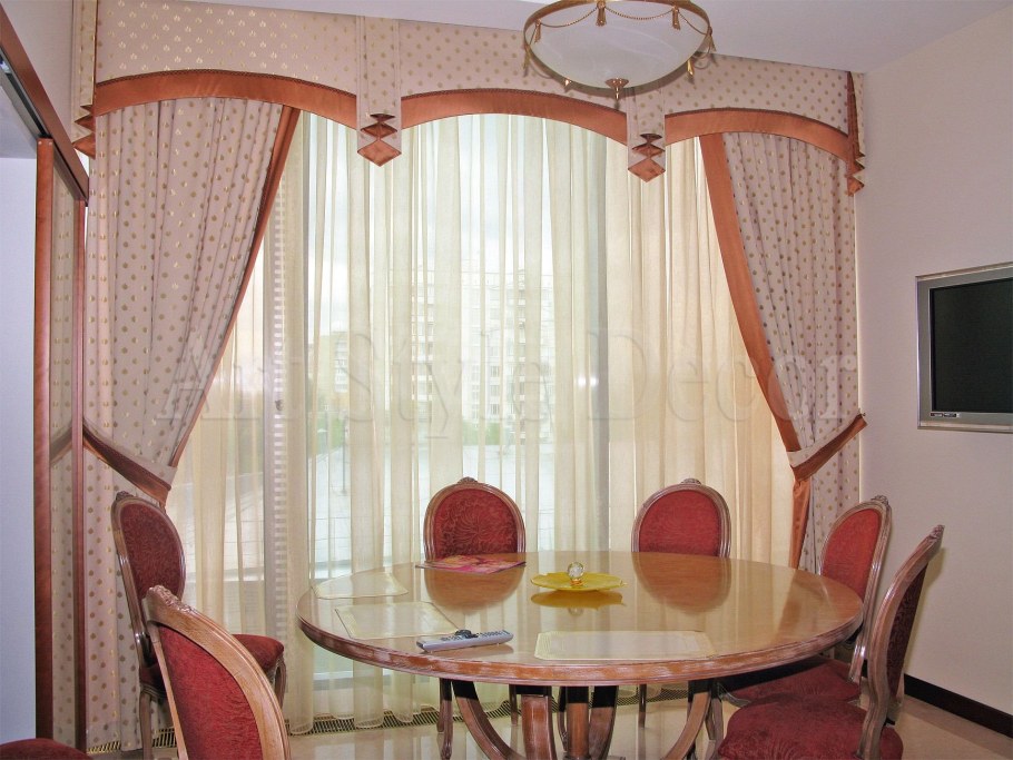 Угловые шторы для зала