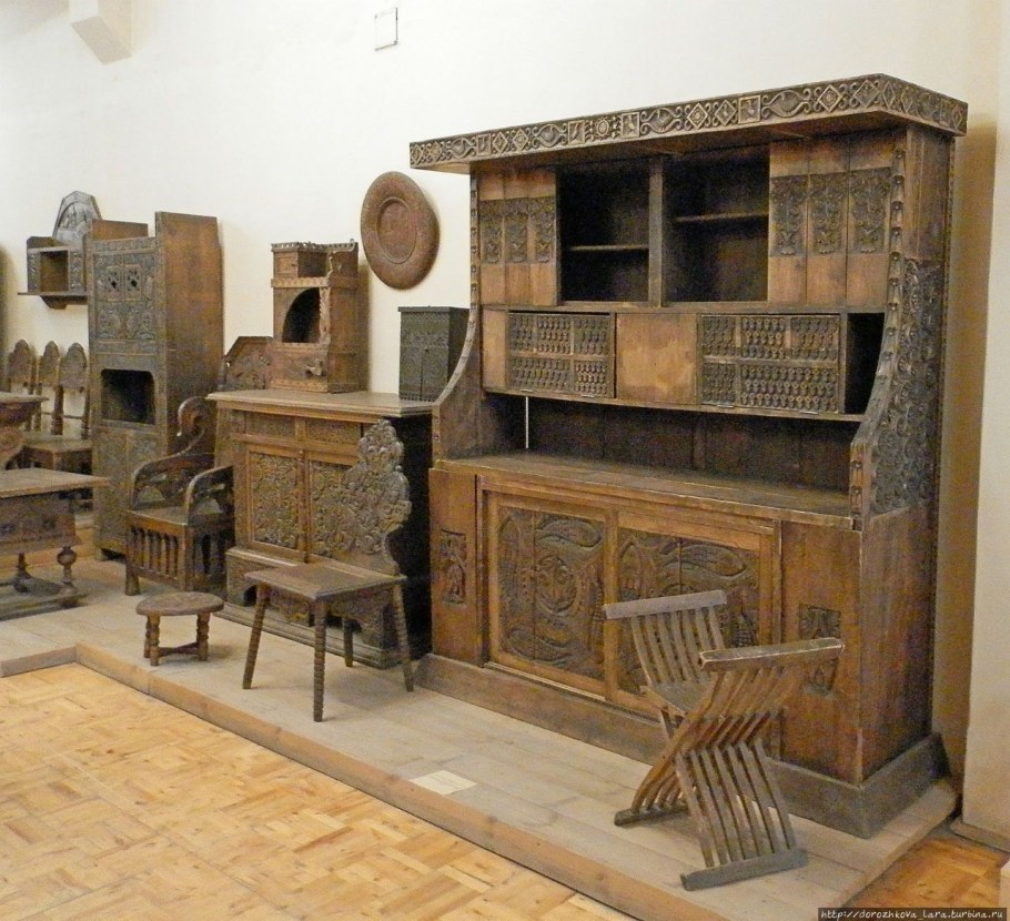 Резная кухня из дерева