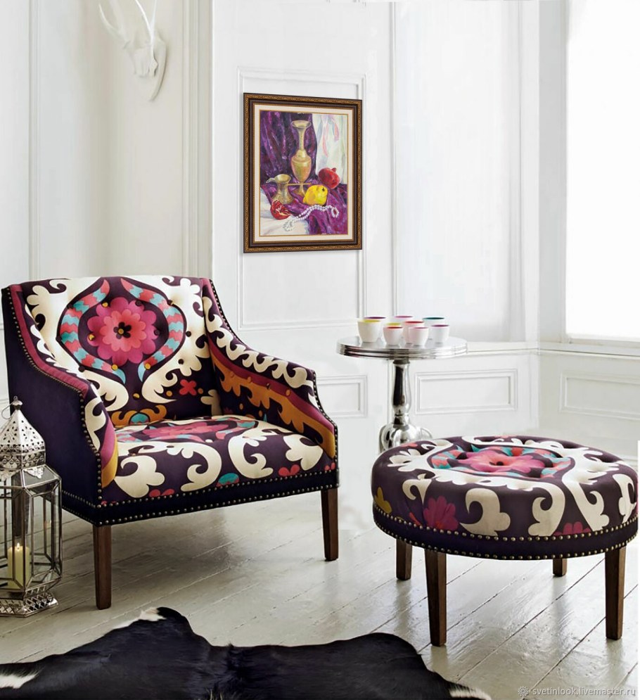 Разноцветные кресла в интерьере