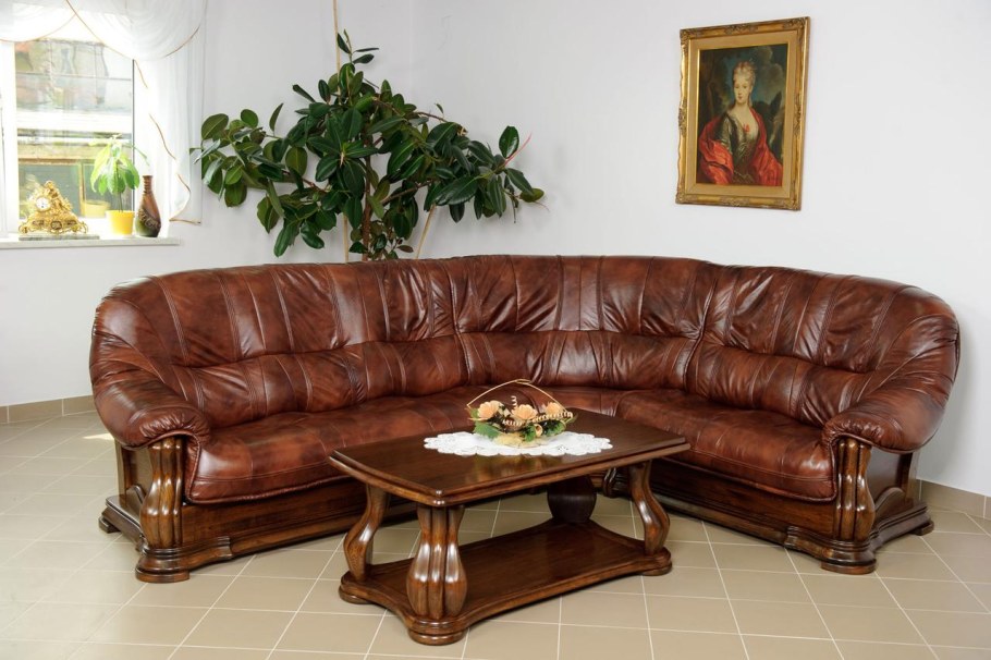 Угловой кожаный диван из массива