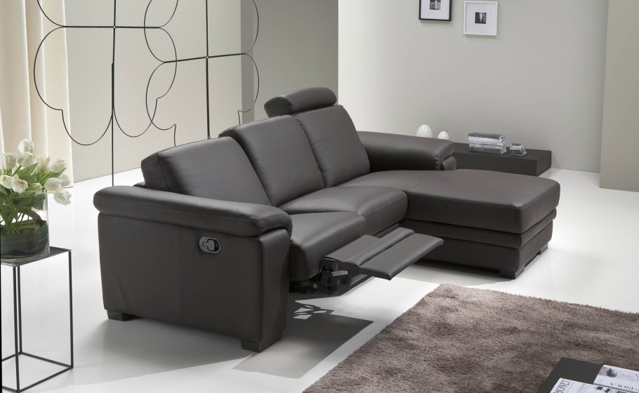 Угловой диван с выдвижной подставкой для ног