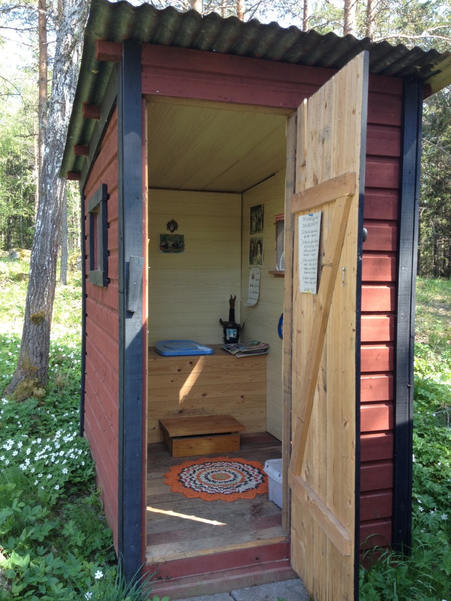 Уличный туалет для дачи