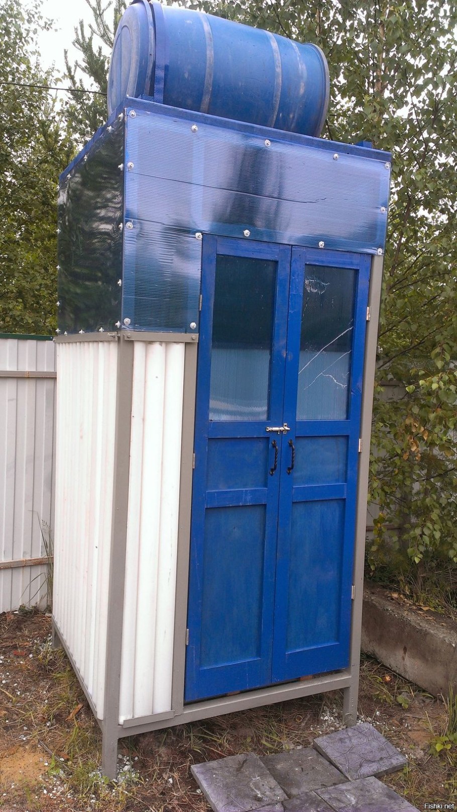 Уличный туалет обшитый профнастилом