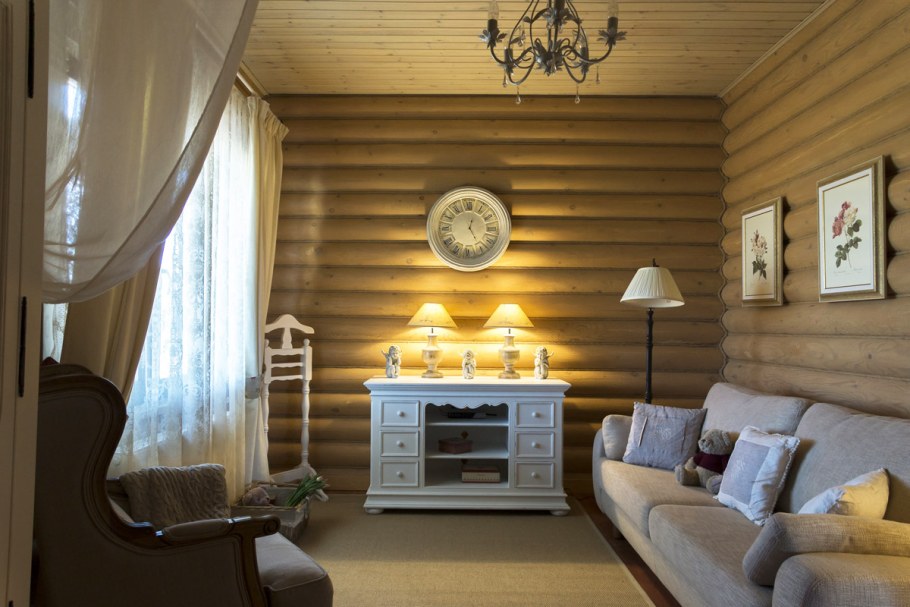 Бревенчатые стены в интерьере