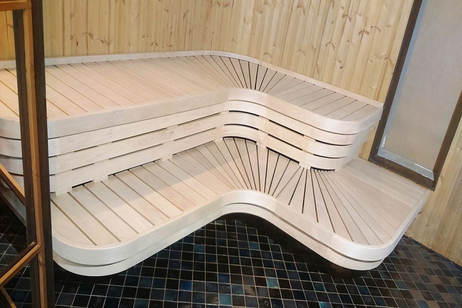 Угловой полок в бане