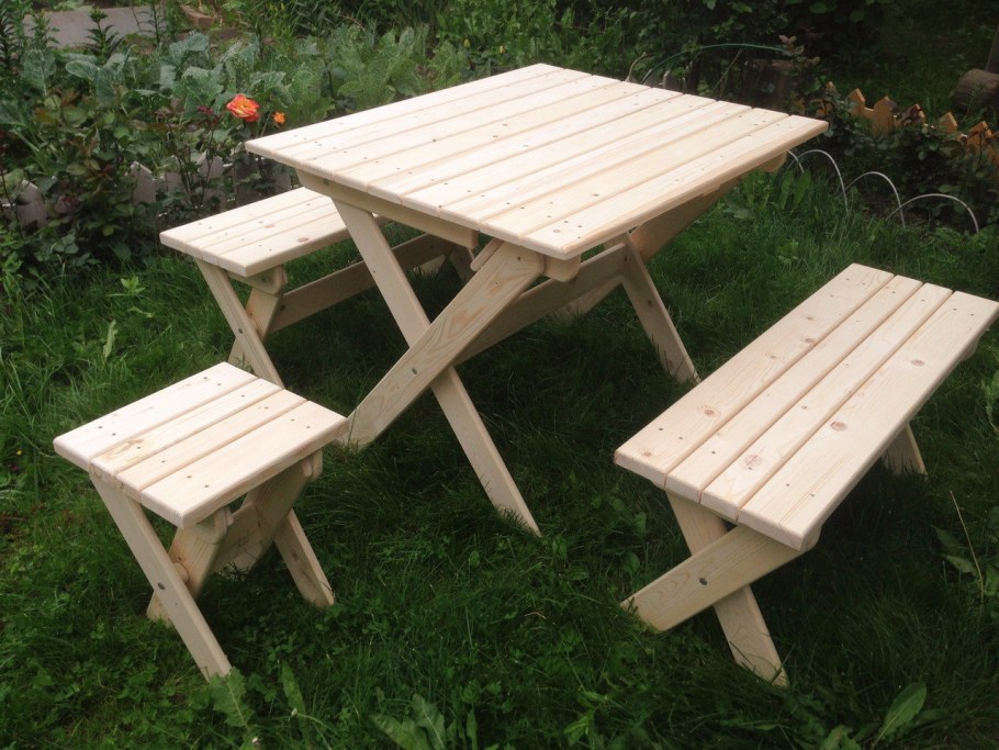 Стол для дачи