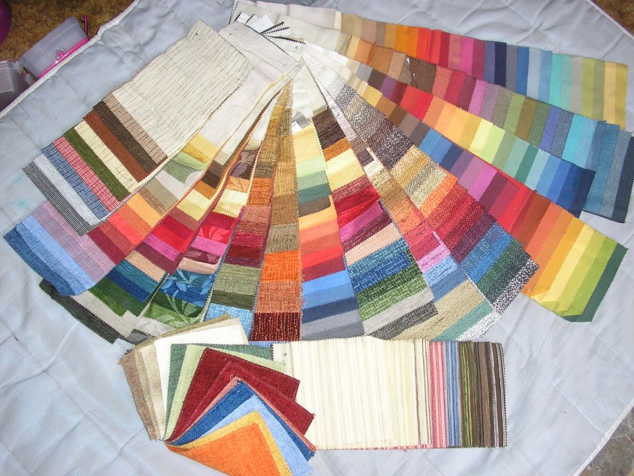 Подушки из кусочков ткани