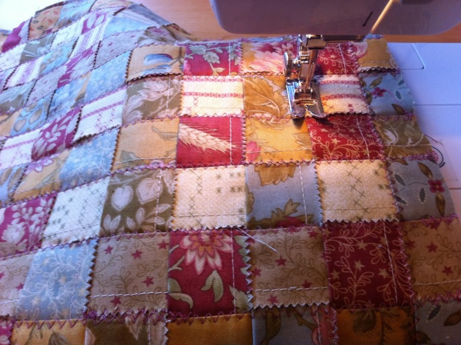 Лоскутное покрывало на диван