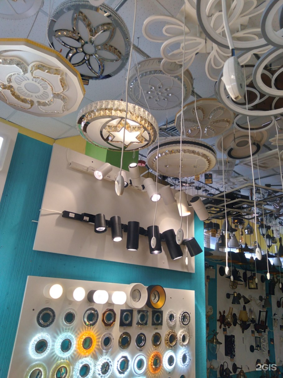 Много мебели