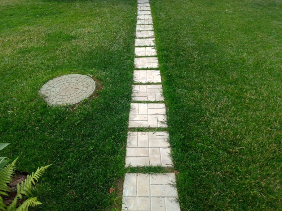 Дорожки на участке