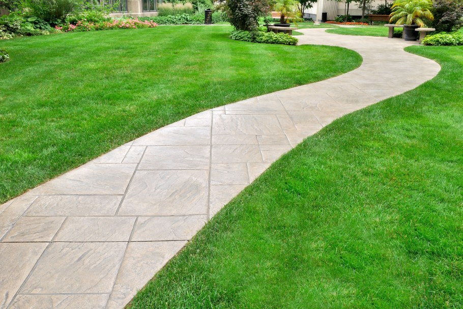 Тротуарные дорожки на даче