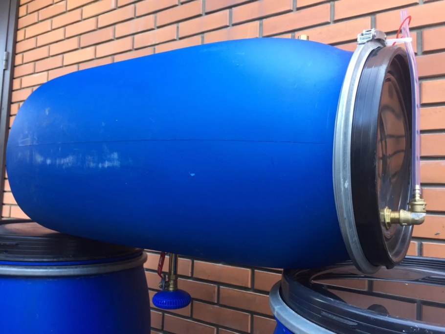 Бочка для воды пластиковая